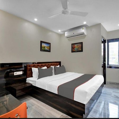 Om Guest House And Banquet Kolkata Ngoại thất bức ảnh